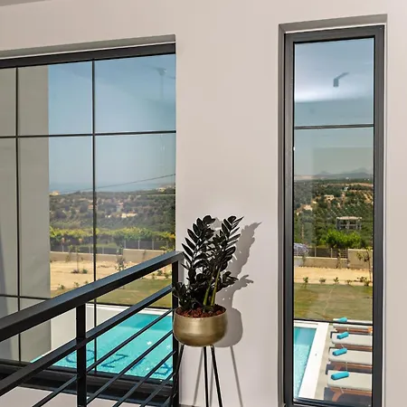 Vilă Exclusive Crete 4 Bedrooms Blue Lavish Interiors Infinity Pool Incredible Sea Views Terrace With Bbq Gym Rethymno