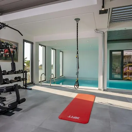 Exclusive Crete 4 Bedrooms Blue Lavish Interiors Infinity Pool Incredible Sea Views Terrace With Bbq Gym Rethymno Ádhele